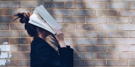 Edital do CACD 2024: LIVE explica tudo o que mudou 4 Edital do CACD 2024 — woman covering her face with white book